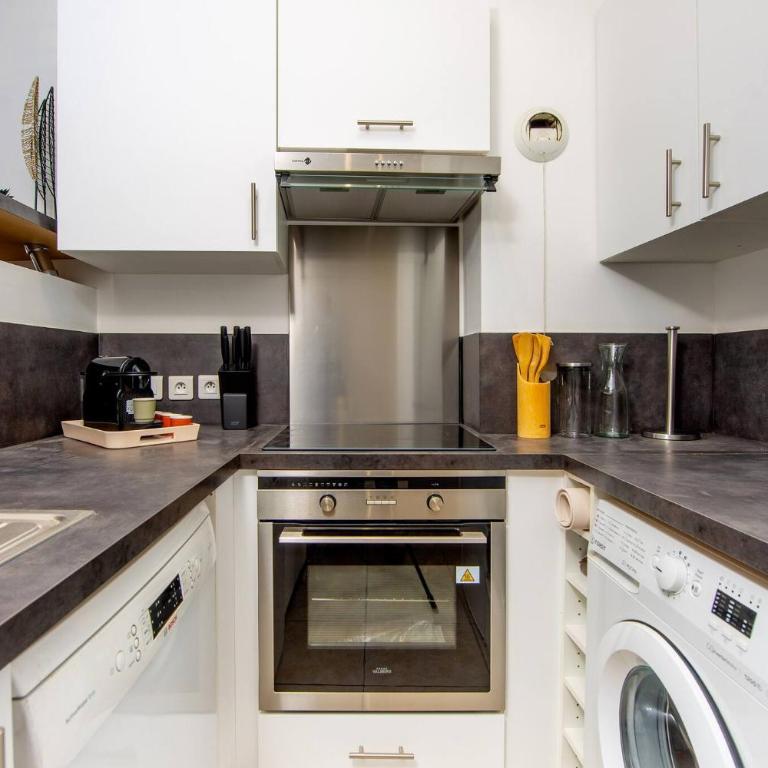Élégance au Cœur du Vieil Antibes 2 Chambres climatisation 6 personnes - Appartement - 9