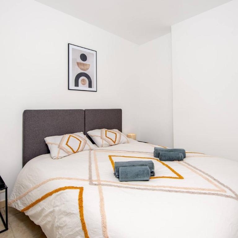Élégance au Cœur du Vieil Antibes 2 Chambres climatisation 6 personnes - Appartement - 10