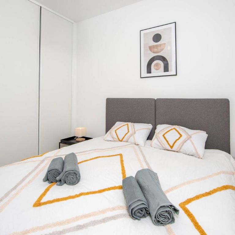 Élégance au Cœur du Vieil Antibes 2 Chambres climatisation 6 personnes - Appartement - 12