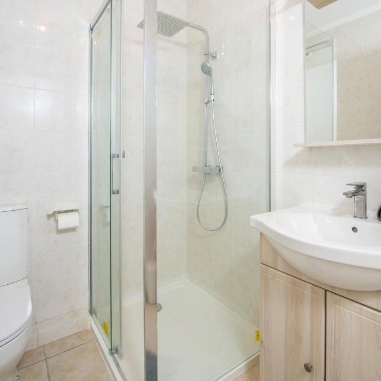 Élégance au Cœur du Vieil Antibes 2 Chambres climatisation 6 personnes - Appartement - 13