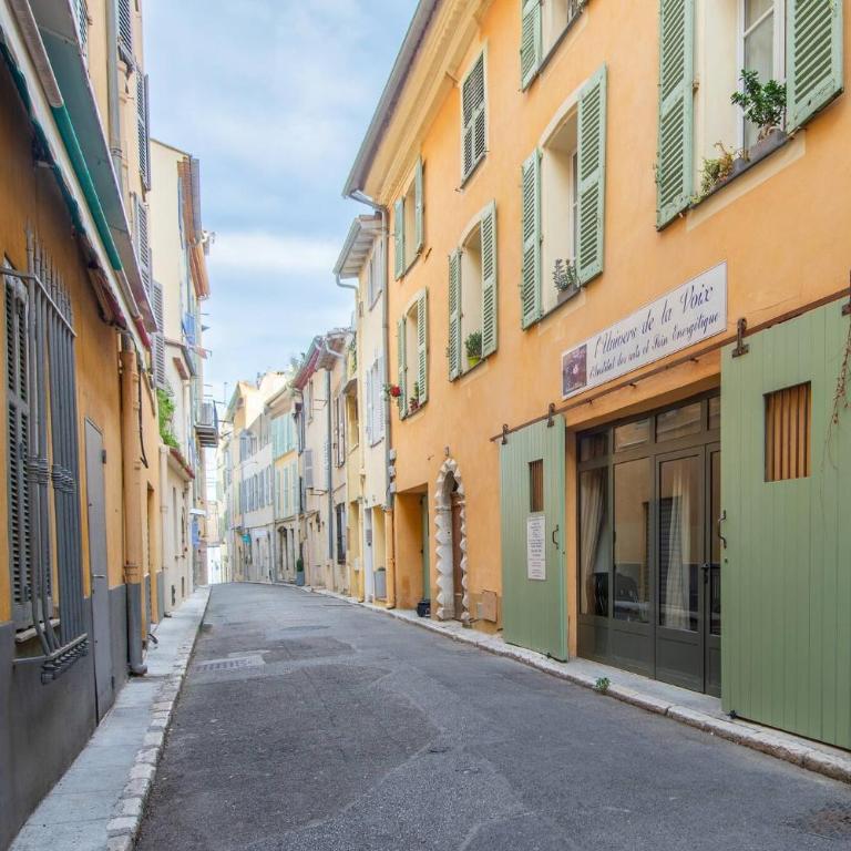 Élégance au Cœur du Vieil Antibes 2 Chambres climatisation 6 personnes - Appartement - 16