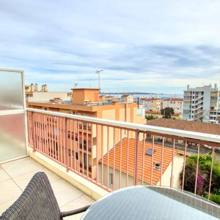 Le Clair Golfe-Juan - T2 terrasse vue mer Parking privé WIFI - LIMESTAY - Appartement - 7
