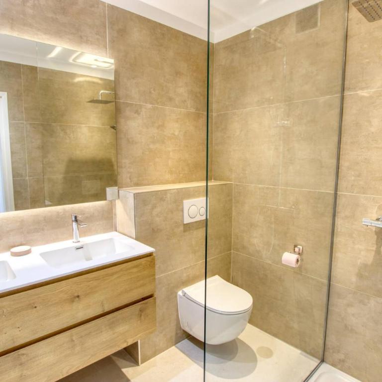 Duplex Vieil Antibes 3 chambres Parking avec vue mer Wifi - LIMESTAY - Apartamento - 12