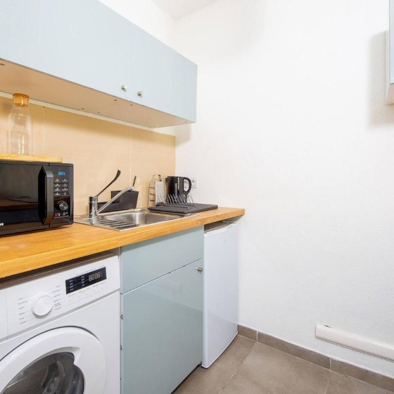 Studio Port Golfe-Juan Parking Wifi Climatisation Terrasse - Studio - 19
