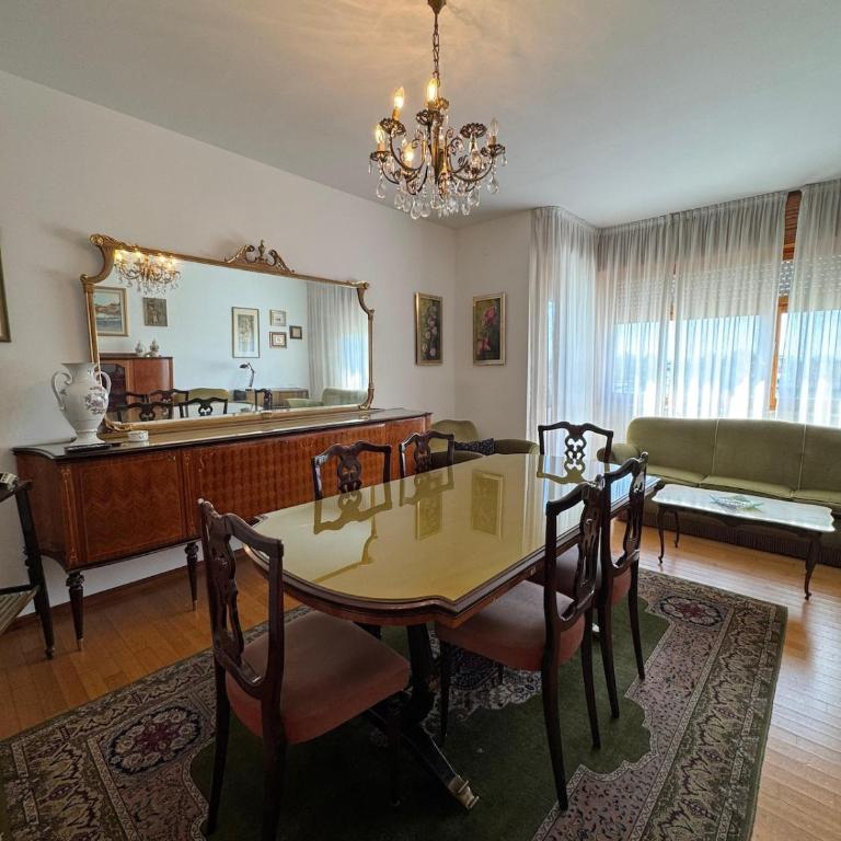 Back to the 70s, Large three-bedroom with parking - Appartamento con 3 Camere da Letto - 1