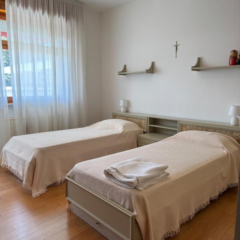 Back to the 70s, Large three-bedroom with parking - Appartamento con 3 Camere da Letto - 8