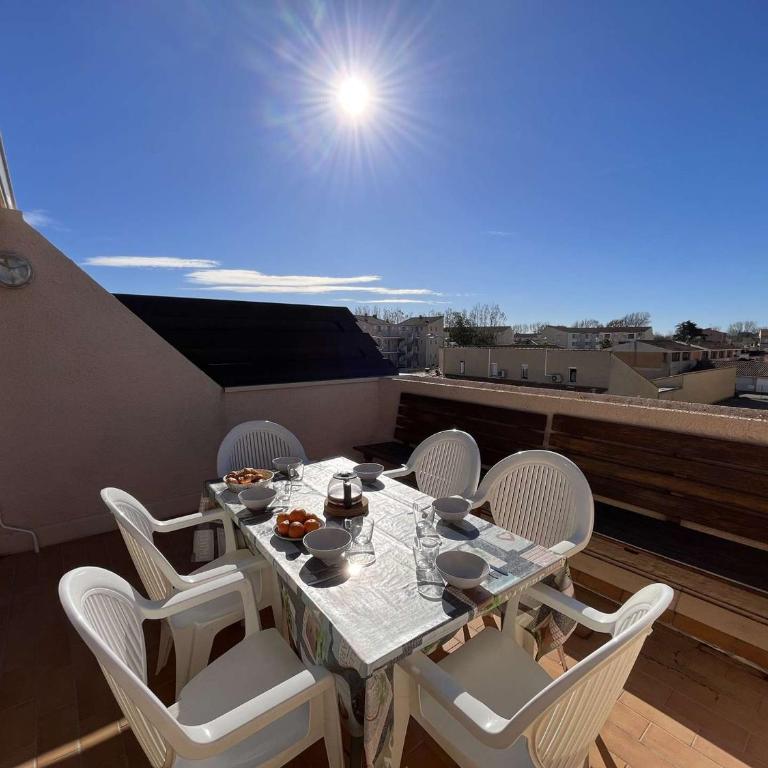 Duplex central avec terrasse, parking et équipements modernes pour 6 personnes à Marseillan - FR-1-387-201 - Appartement - 1