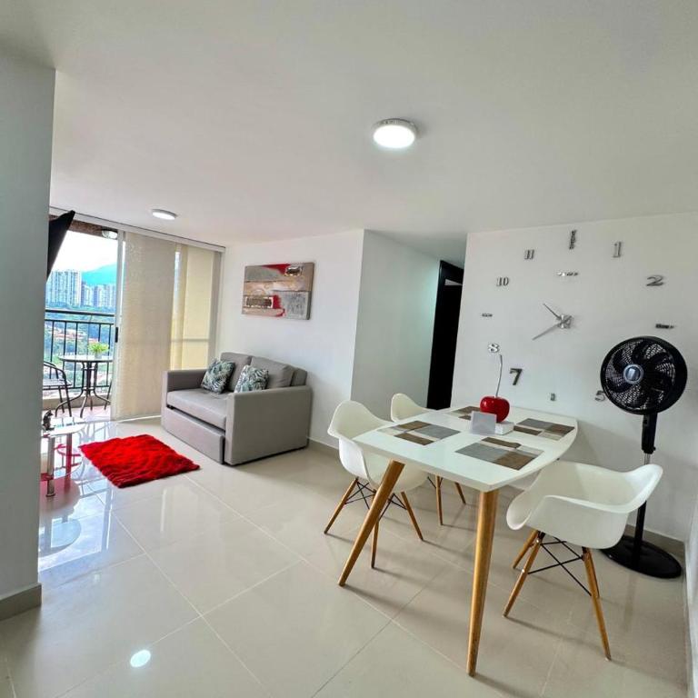 Apartamento hermoso cerca al metro - Apartamento de 3 dormitorios - 25