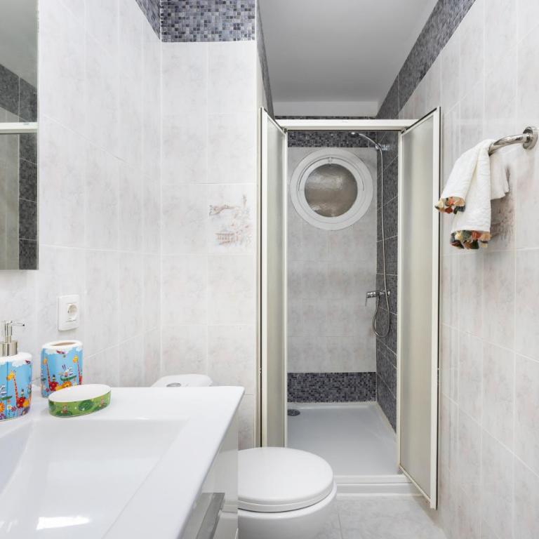 Three spacious apartments 150m from the Las Americas promenade - Apartamento con vistas a la piscina - 5