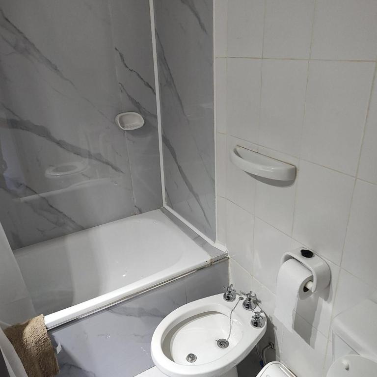 Cabaña con parrilla y 2 baños completos - AlquilaMiCasa - Bungalow de 2 dormitorios - 19