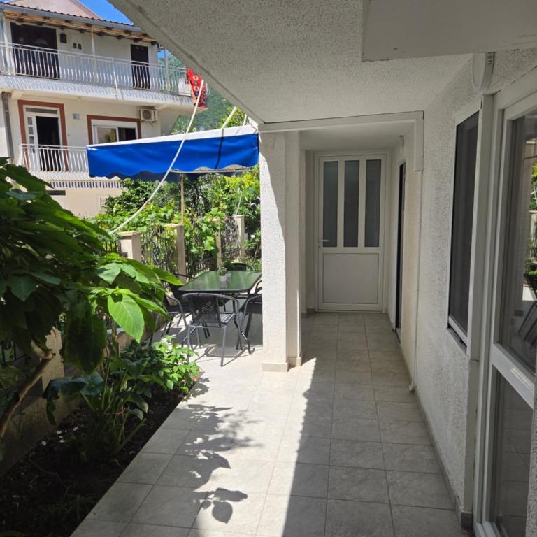 Apartmani Vitic - One-Bedroom Family Apartment - 1