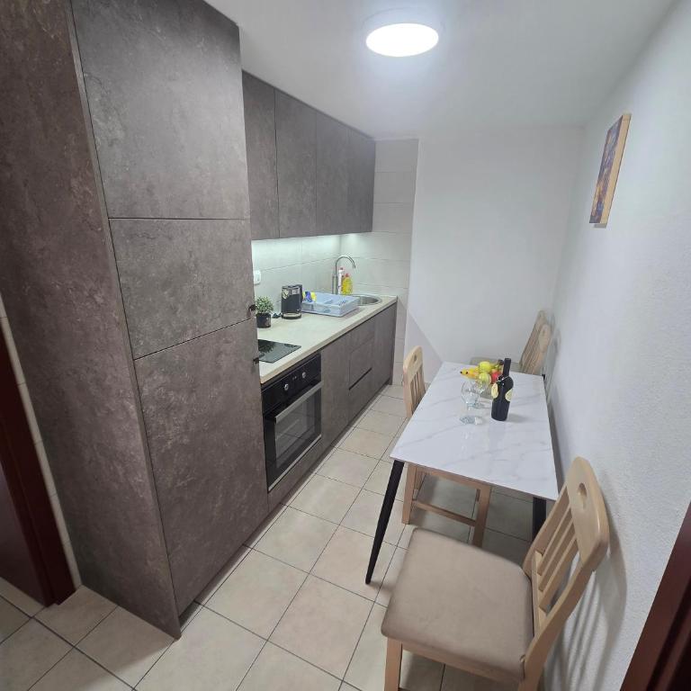 Apartmani Vitic - One-Bedroom Family Apartment - 11