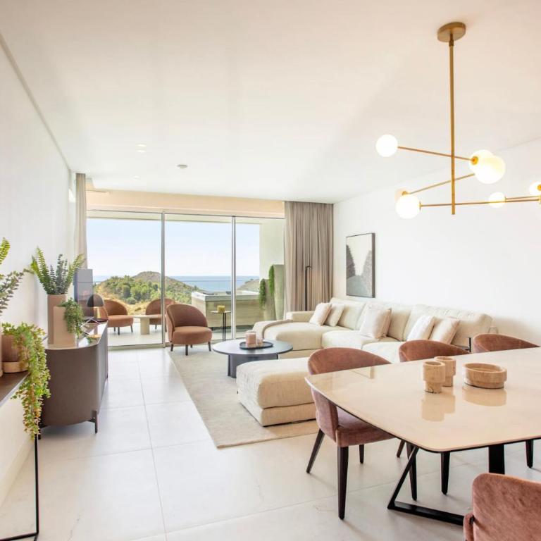 Luxury apartment with Jacuzzi - Two-Bedroom Apartment - 3