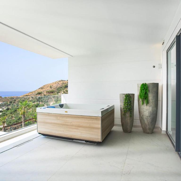 Luxury apartment with Jacuzzi - Two-Bedroom Apartment - 4