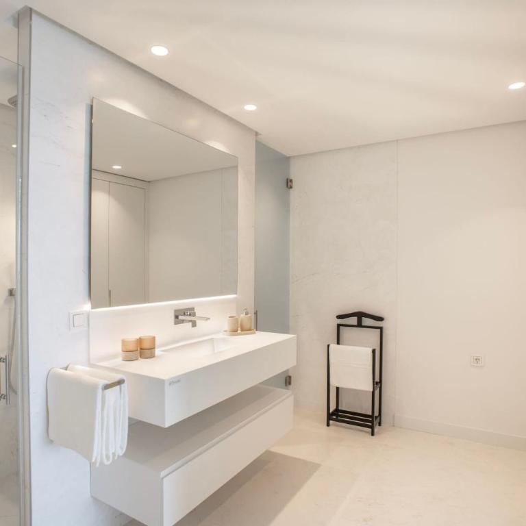 Luxury apartment with Jacuzzi - Two-Bedroom Apartment - 15