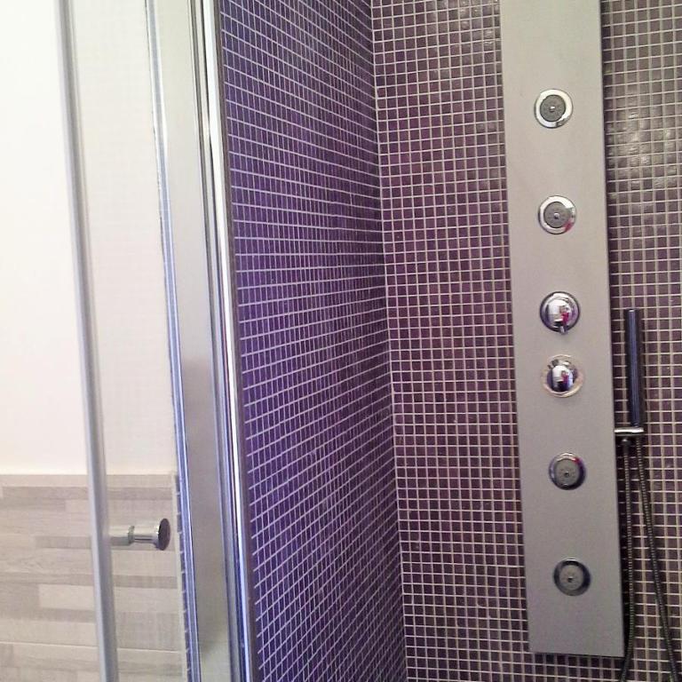 La cage aux folles B&B - Quadruple Room with Balcony - 12