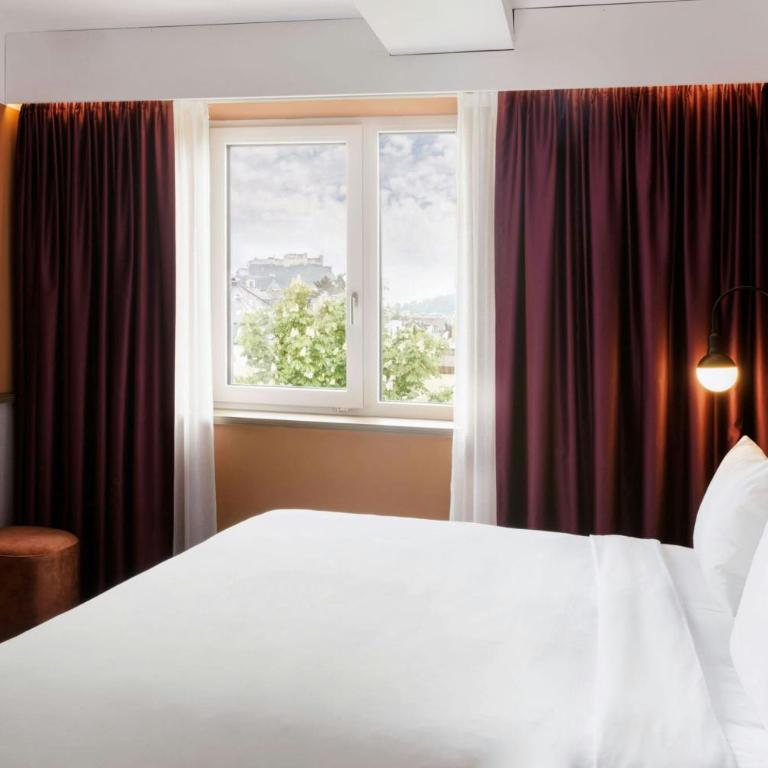 June Six Salzburg, a Tribute Portfolio Hotel - Deluxe Zimmer mit Kingsize-Bett - 7