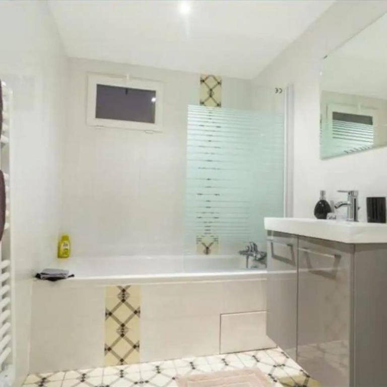 3 pièces Arc de Triomphe RDC - Appartement 2 Chambres - 4
