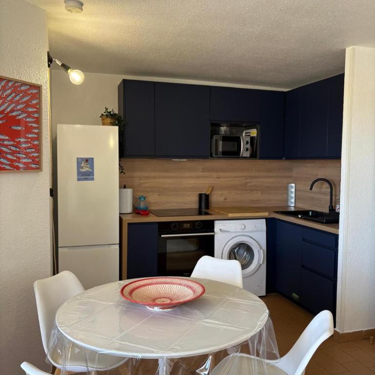Cocon en bord de mer avec piscine - Apartment - 8
