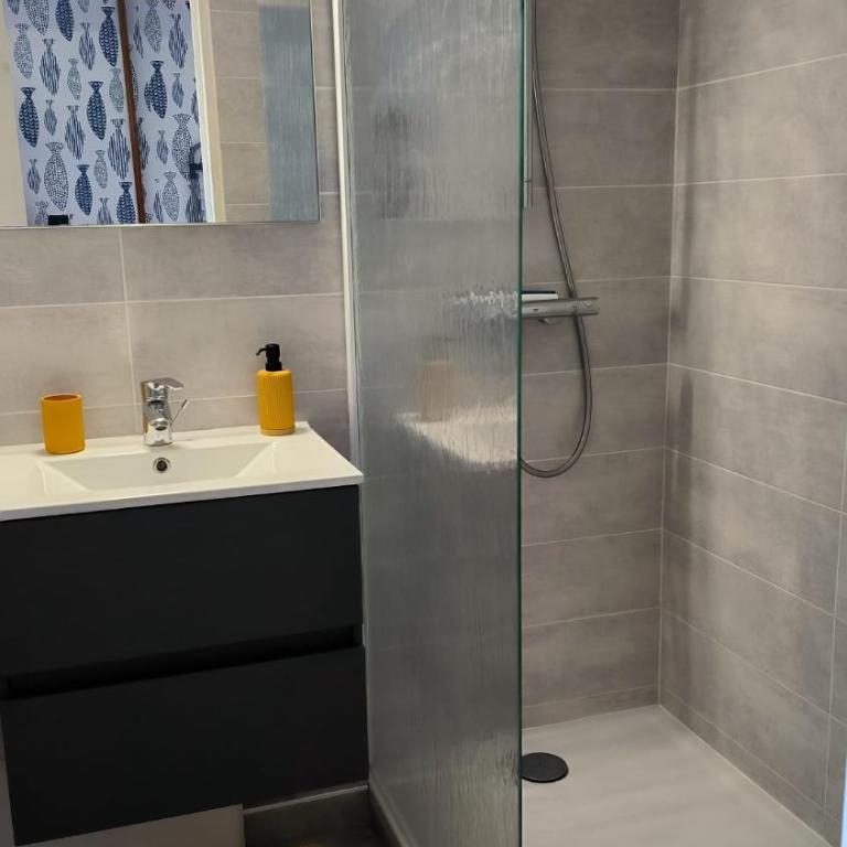 Cocon en bord de mer avec piscine - Apartment - 11