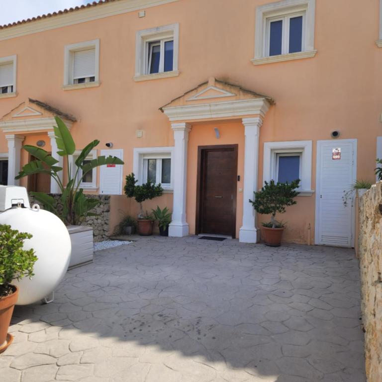 Calpe Casa adosada entorno playa y montaña tranquilidad relax jacuzzi piscina wifi aire jardin barbacoa y parking - Casa de 3 dormitorios - 4