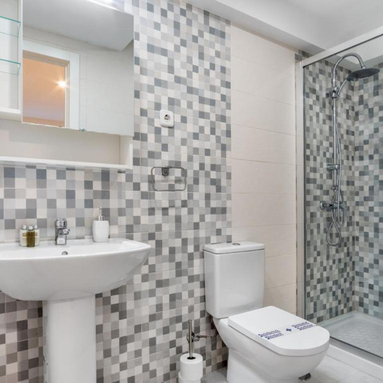 Modern Refurbished-1Bed 1.5Baths-DeliciasAtocha - One-Bedroom Apartment - 12