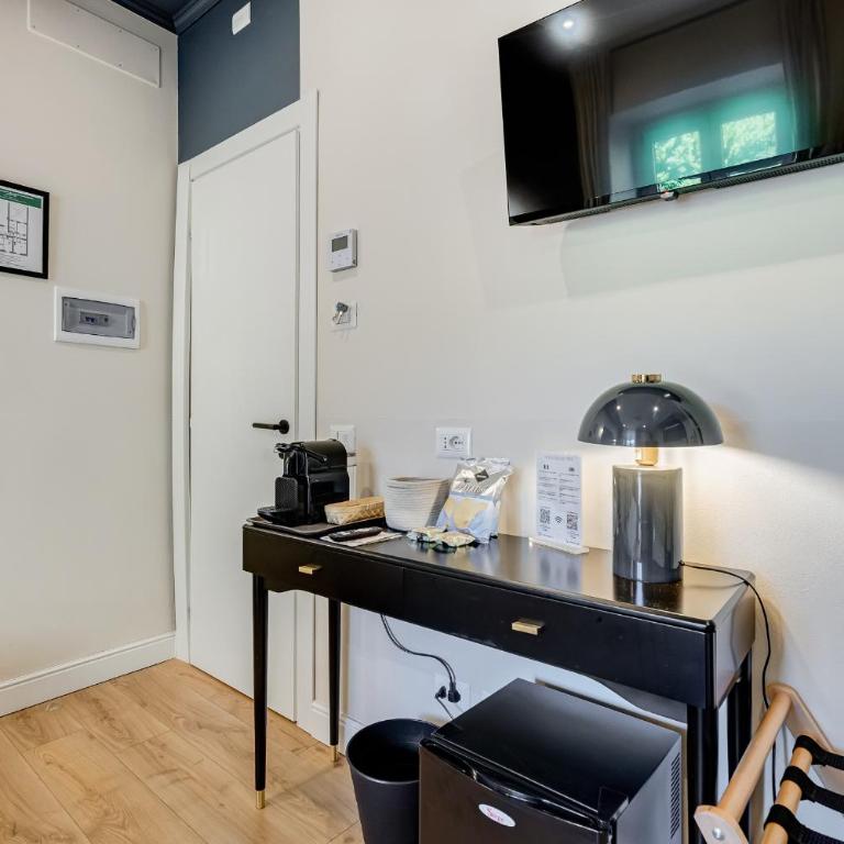 Vivilo Collection - Charme 24 Suites - Close to Via Veneto - Camera Tripla con Vasca - 9