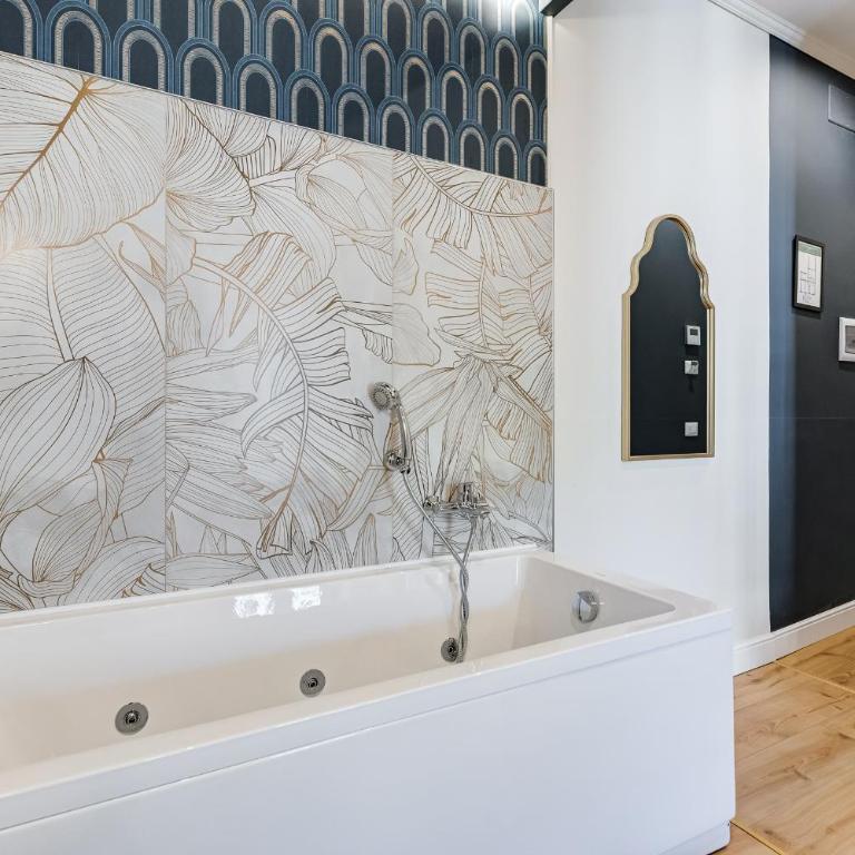 Vivilo Collection - Charme 24 Suites - Close to Via Veneto - Camera Tripla con Vasca - 28