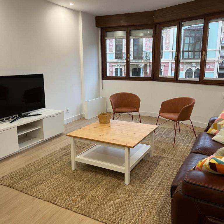 Luminoso y céntrico Llanes - Two-Bedroom Apartment with City View - 5
