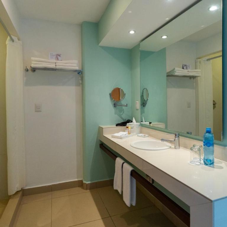 Cancun Bay All Inclusive Hotel - Standard Double Room - 4