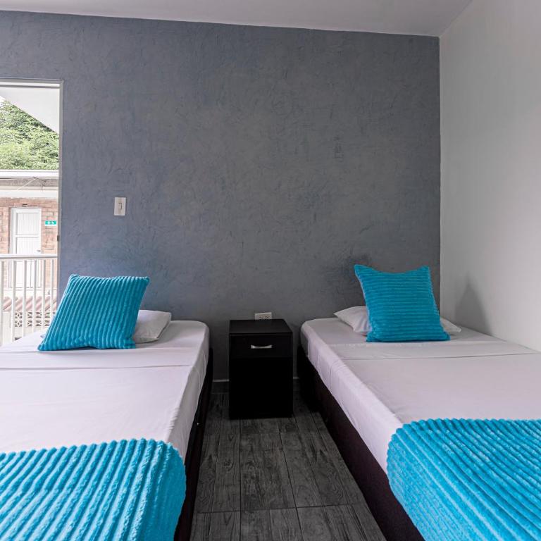 Victoria Imperial Hotel - Budget Twin Room - 1
