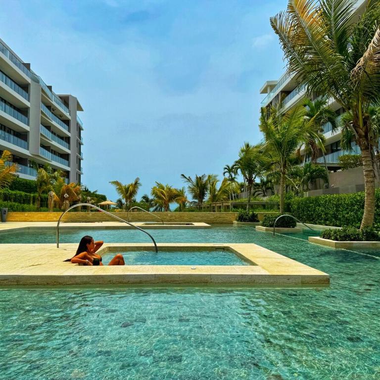 Spectacular Beachfront Apartment - Two-Bedroom Apartment - 2