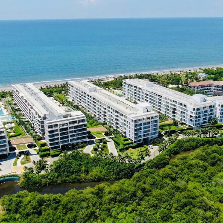 Spectacular Beachfront Apartment - Two-Bedroom Apartment - 28