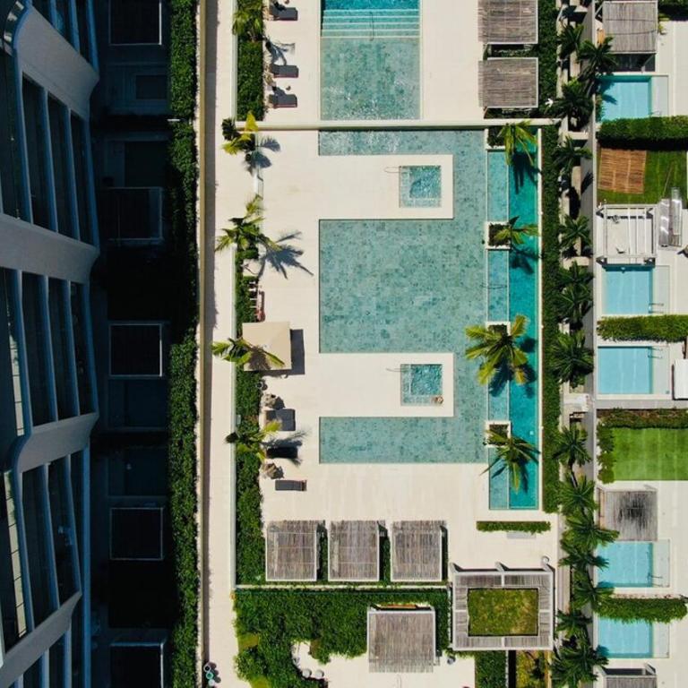 Spectacular Beachfront Apartment - Two-Bedroom Apartment - 27