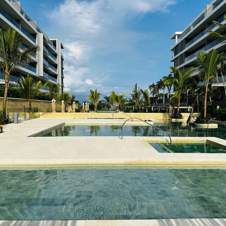 Spectacular Beachfront Apartment - Two-Bedroom Apartment - 64