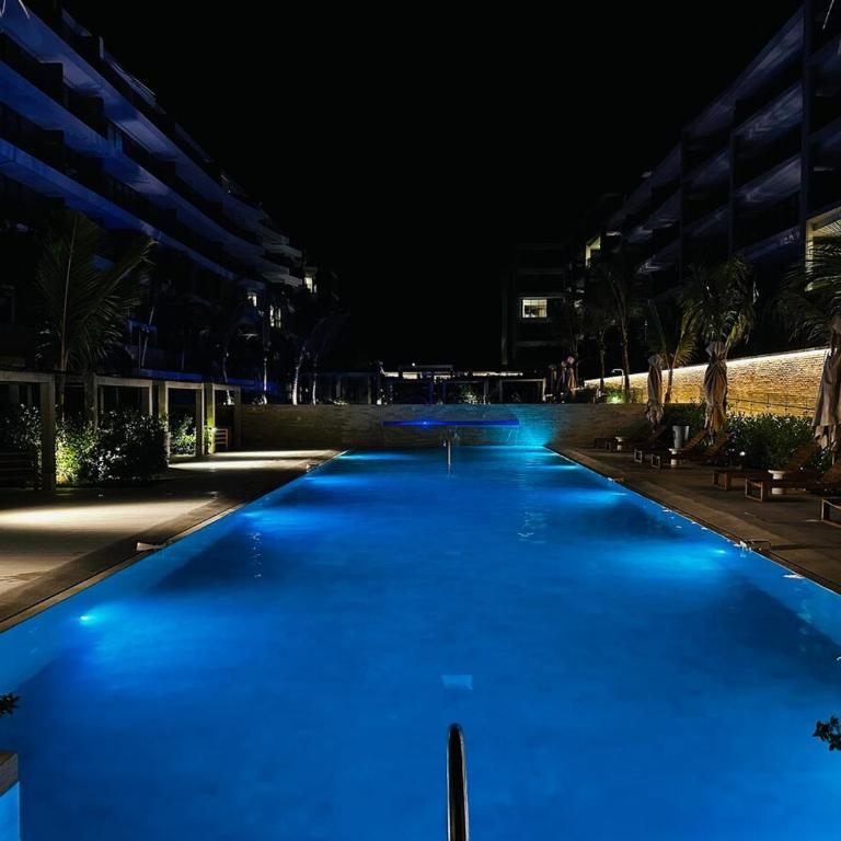 Spectacular Beachfront Apartment - Two-Bedroom Apartment - 65