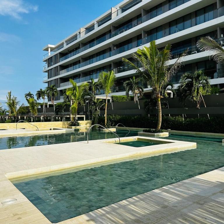 Spectacular Beachfront Apartment - Two-Bedroom Apartment - 33