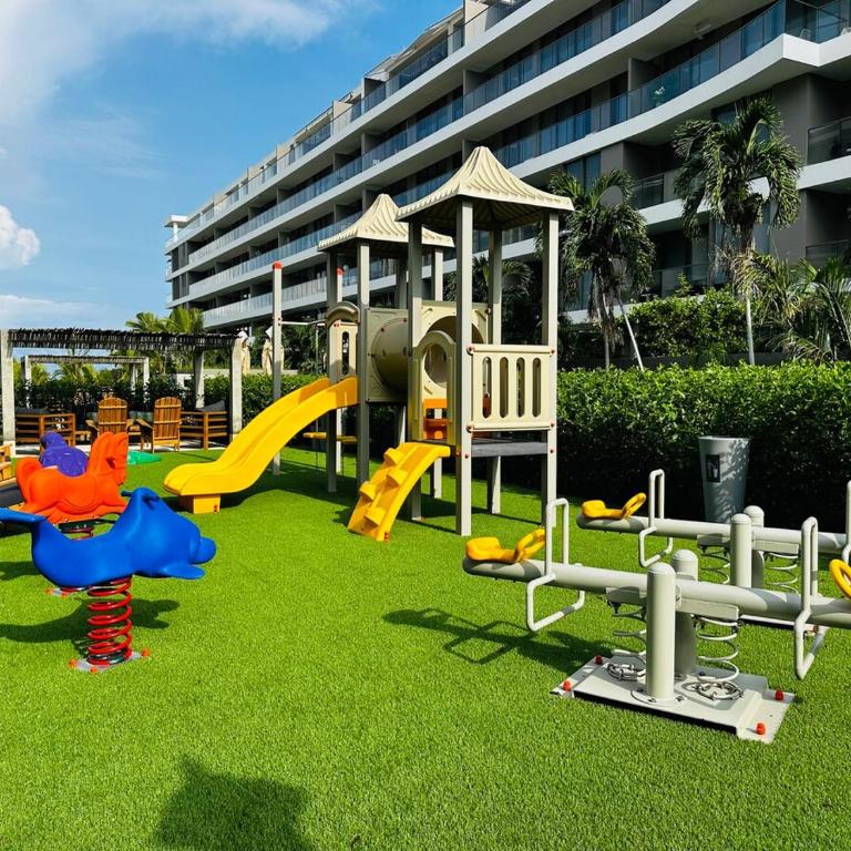 Spectacular Beachfront Apartment - Two-Bedroom Apartment - 34