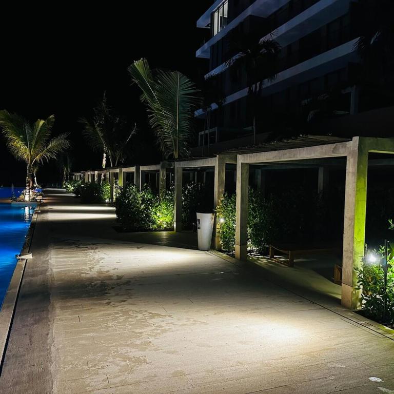 Spectacular Beachfront Apartment - Two-Bedroom Apartment - 77