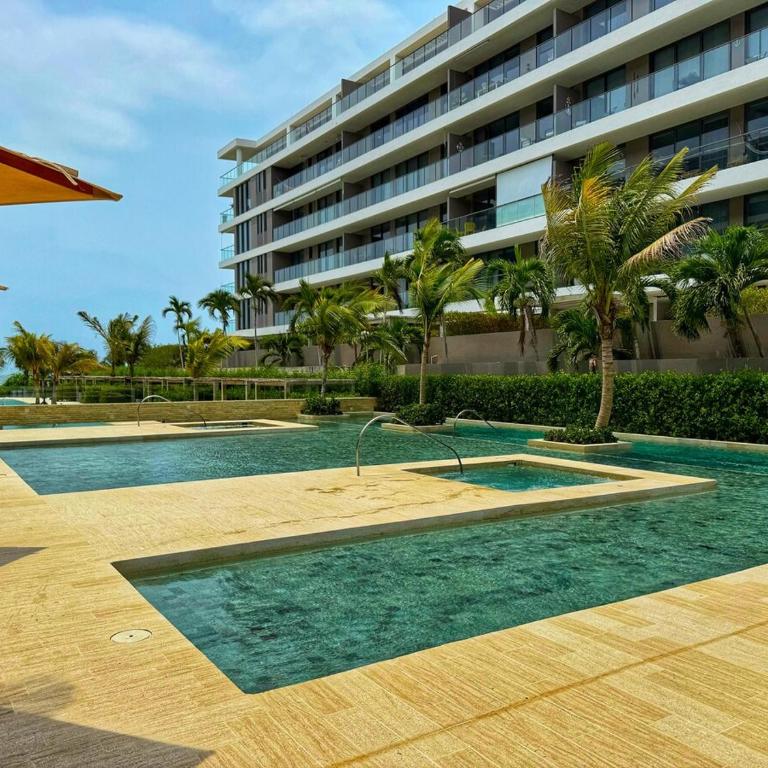 Spectacular Beachfront Apartment - Two-Bedroom Apartment - 25
