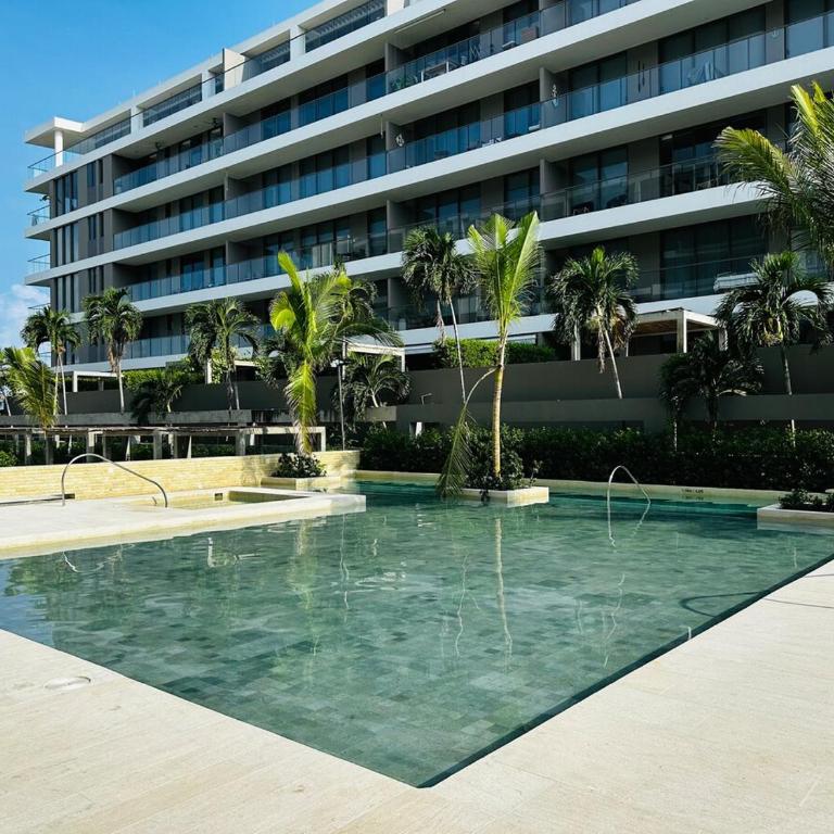 Spectacular Beachfront Apartment - Two-Bedroom Apartment - 85
