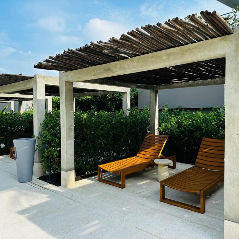 Spectacular Beachfront Apartment - Two-Bedroom Apartment - 86