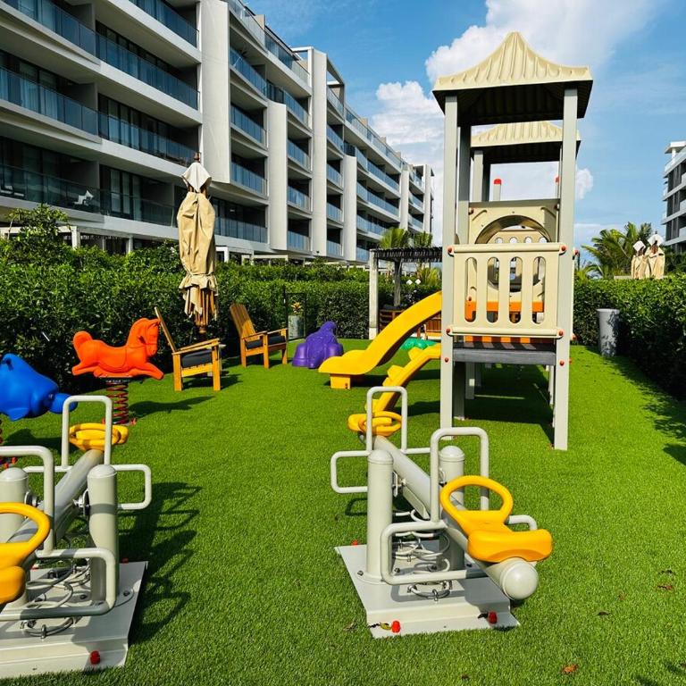 Spectacular Beachfront Apartment - Two-Bedroom Apartment - 35