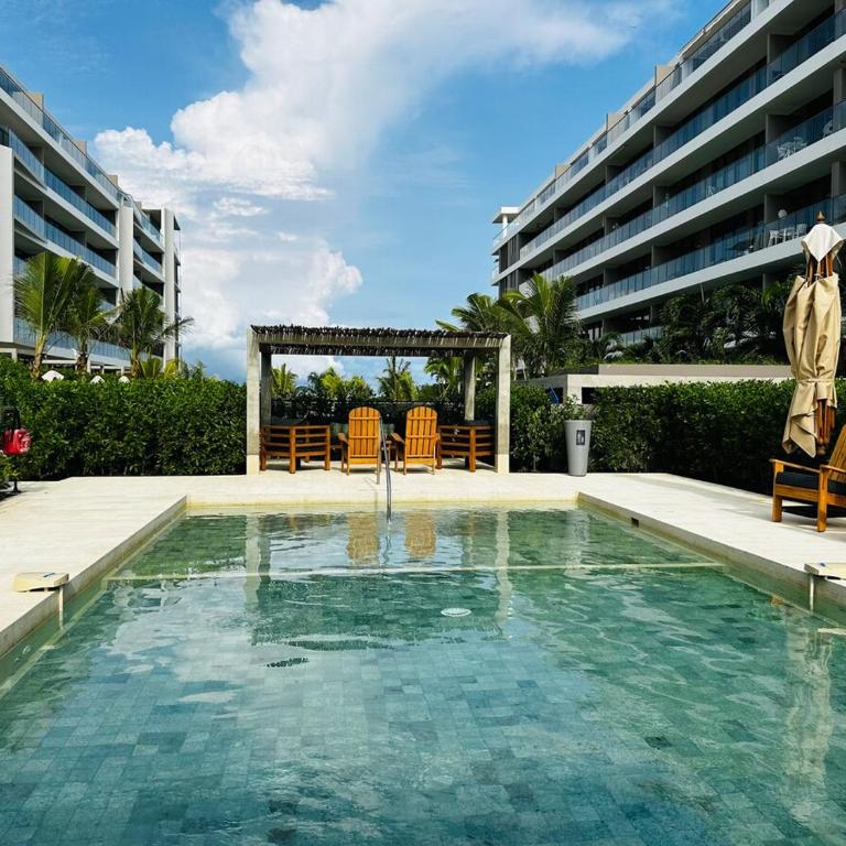 Spectacular Beachfront Apartment - Two-Bedroom Apartment - 90