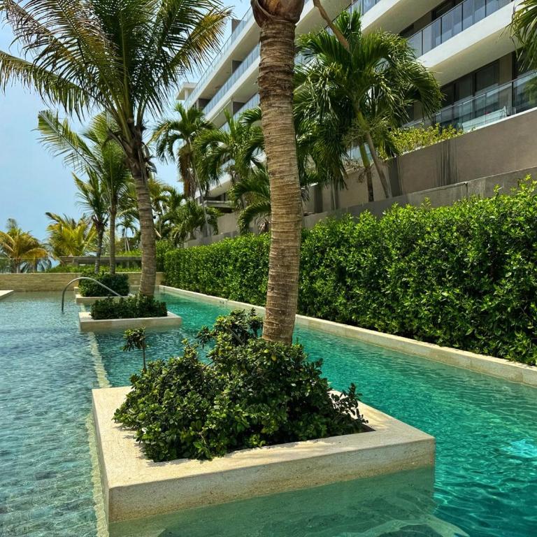 Spectacular Beachfront Apartment - Two-Bedroom Apartment - 24