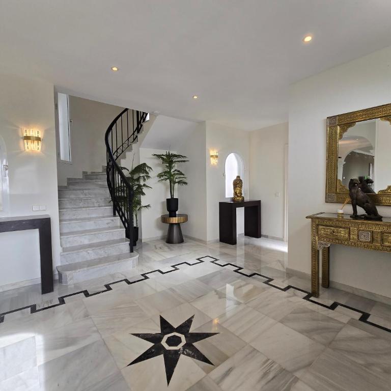 Large Family Villa 500m From Beach with Stunning Views - 6 bedroom Villa - 16
