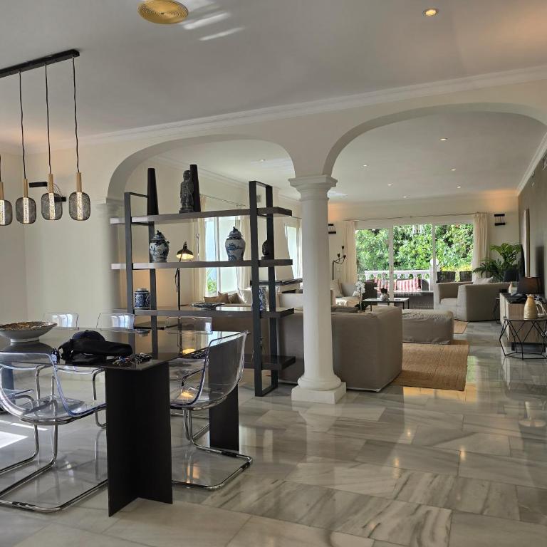 Large Family Villa 500m From Beach with Stunning Views - 6 bedroom Villa - 12