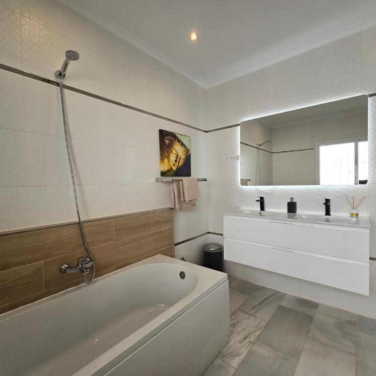 Large Family Villa 500m From Beach with Stunning Views - 6 bedroom Villa - 23
