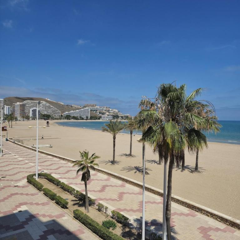 Beach view apartment in Cullera - Three-Bedroom Apartment - 8