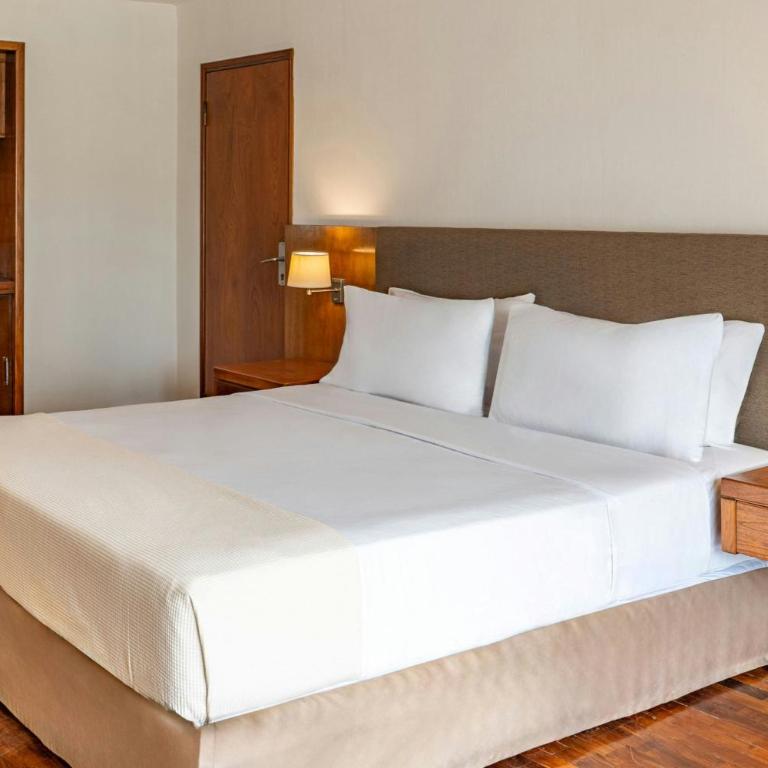 Yacht & Golf Club Paraguayo, a Tribute Portfolio Resort - Executive King Suite with Garden View - 6